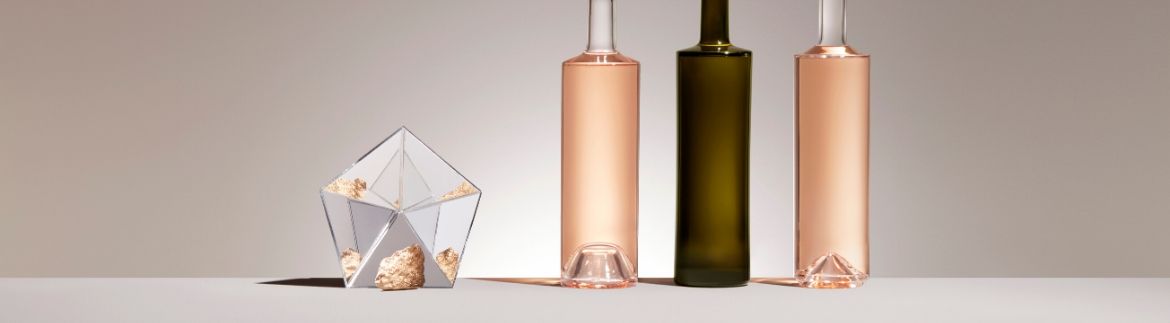 Beauty shot of the 3 bottles of the Avant-garde collection: Feng Wine in extra-white flint, Kendo Wine in Antique green, Aikido in extra-white flint