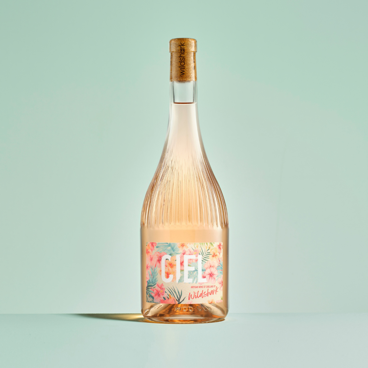 Bouteille élancée à corps conique et épaulement doux 75cl, pour vin rosé, finition BVS, verre Extra-blanc.